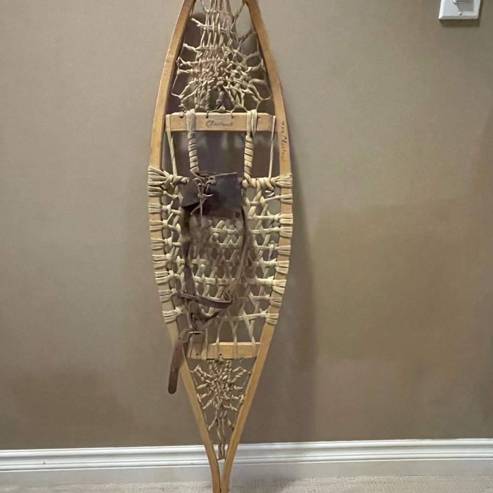 Single Vintage snow shoe (1)